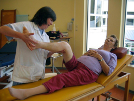 Deuxi�me image illustrant une s�ance de r��ducation en kin�sith�rapie